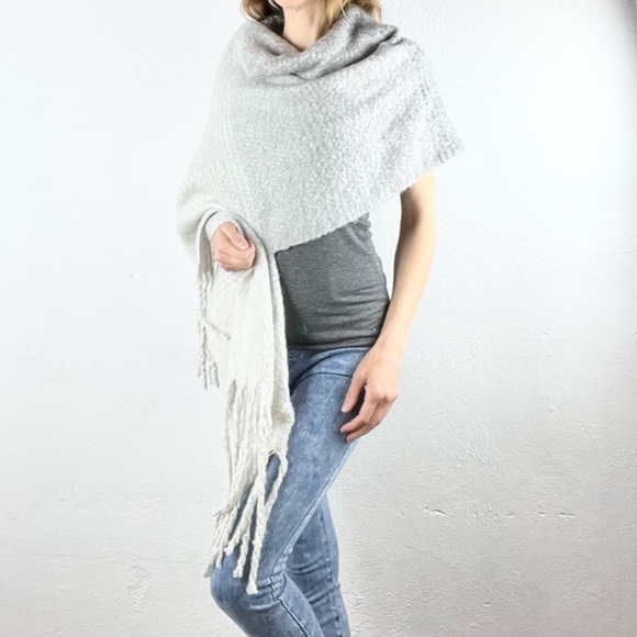 MERSEA & CO. |🐰Neutral Light Gray Knit Super Soft Scarf Shawl Wrap w/Fringe - Picture 5 of 9
